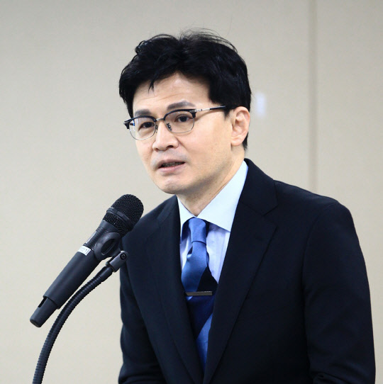 지난 22일 오전 춘천지방검찰청 속초지청 신청사 준공식에 참석한 한동훈 법무부 장관이 기념사를 하고 있다.<연합뉴스>